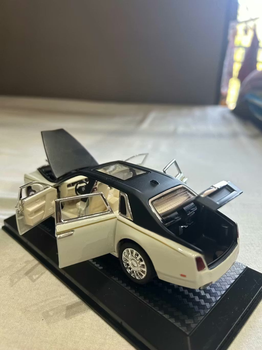 Rolls Royce Phantom Diecast Scale Model Car